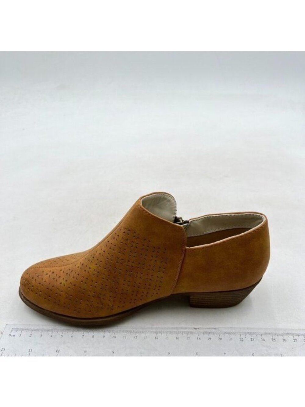 Women's Mug Round Toe Faux Suede Stacked Heel Western Ankle Bootie Brown